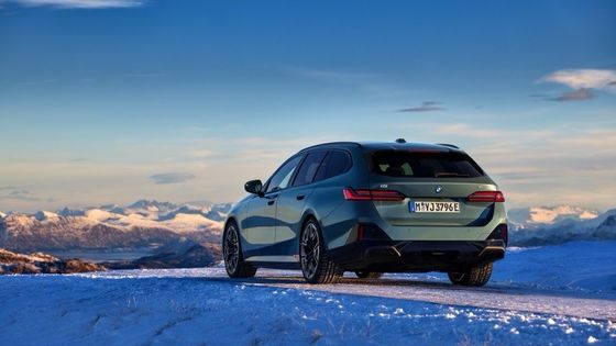 El coche eléctrico más nuevo con batería de 84.4kWh 329 millas de alcance con 335bhp/430Nm en BMW i5 Touring eDrive40 de una sola velocidad RWD