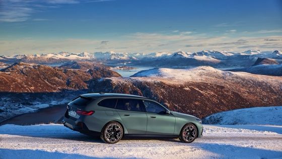 El coche eléctrico más nuevo con batería de 84.4kWh 329 millas de alcance con 335bhp/430Nm en BMW i5 Touring eDrive40 de una sola velocidad RWD