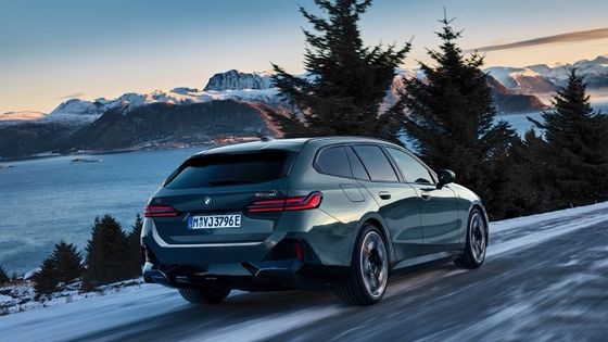 El coche eléctrico más nuevo con batería de 84.4kWh 329 millas de alcance con 335bhp/430Nm en BMW i5 Touring eDrive40 de una sola velocidad RWD