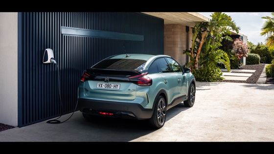 Conducción decente E-C4 de Citroën con 115kw (156ps) de potencia a 150km/h Velocidad máxima Batería de iones de litio 54kwh