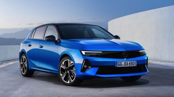 Vehículo eléctrico de conducción confortable en Opel Astra Electric con batería de 54kwh 150kw de potencia del motor a 170km/h de velocidad máxima