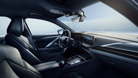 Vehículo eléctrico de conducción confortable en Opel Astra Electric con batería de 54kwh 150kw de potencia del motor a 170km/h de velocidad máxima