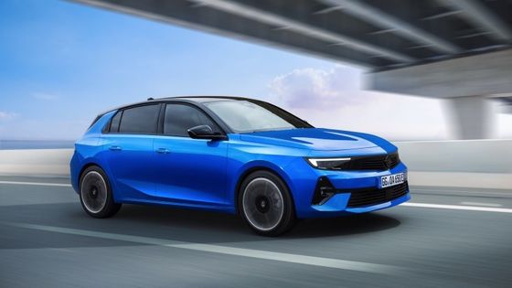 Vehículo eléctrico de conducción confortable en Opel Astra Electric con batería de 54kwh 150kw de potencia del motor a 170km/h de velocidad máxima