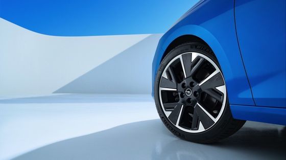 Vehículo eléctrico de conducción confortable en Opel Astra Electric con batería de 54kwh 150kw de potencia del motor a 170km/h de velocidad máxima