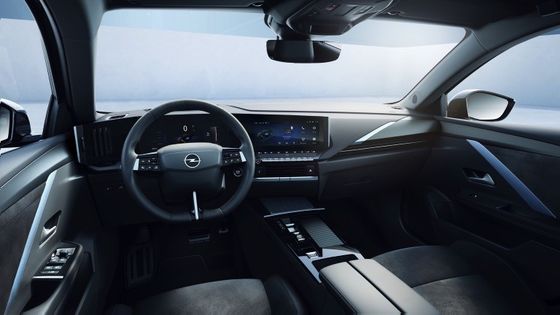 Vehículo eléctrico de conducción confortable en Opel Astra Electric con batería de 54kwh 150kw de potencia del motor a 170km/h de velocidad máxima