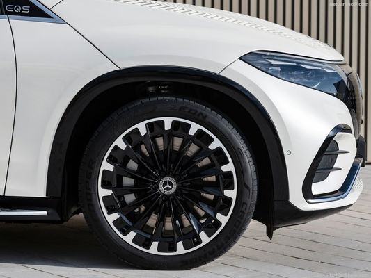 Electric Motor Drive Type Pure Electric Cars with Maximum Power of 575KW and Kerb Weight of 1881kg