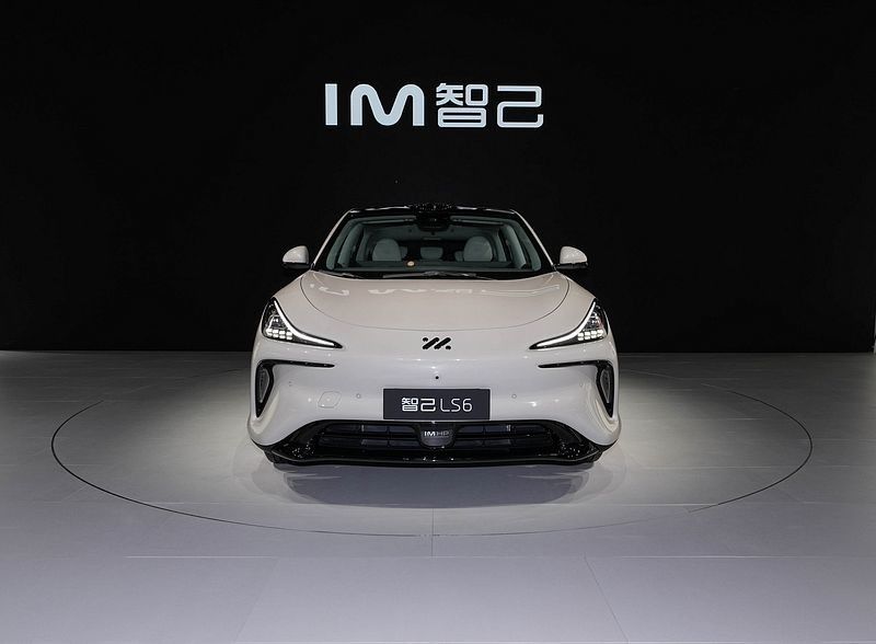 Zhiji LS6 Potencia máxima de 575kw Todos los coches eléctricos con velocidad máxima de 252kmh Vehículo deportivo eléctrico