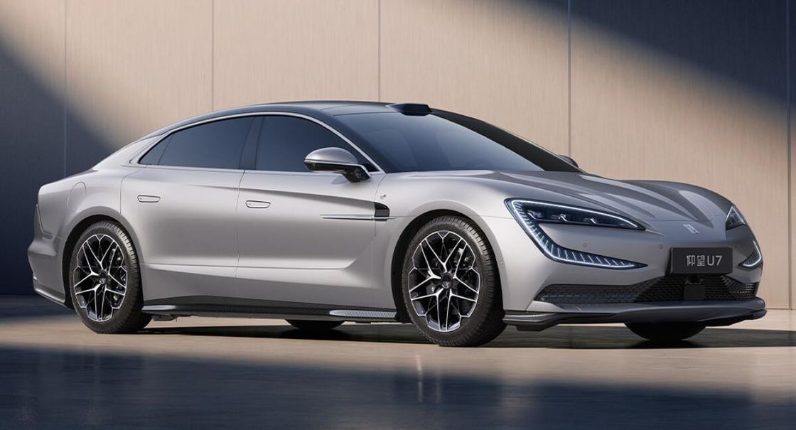 PRESALE 2024 Nuevo coche eléctrico BYD Yangwang U7 Limousine Resistencia al viento de Cd 0.195 240Kw potencia del motor