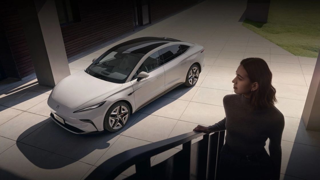 Vehículo eléctrico puro Feifan F7 viene con carga gratuita de la batería y el intercambio de por vida 500km RWD tren motriz coche eléctrico