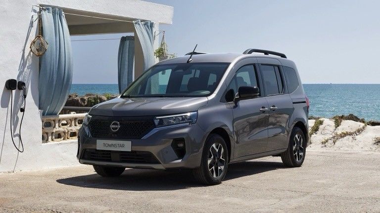 Confortable posición de conducción y práctica cabina con buen valor Nissan Townstar MPV Pure Ev con WLTP 285km